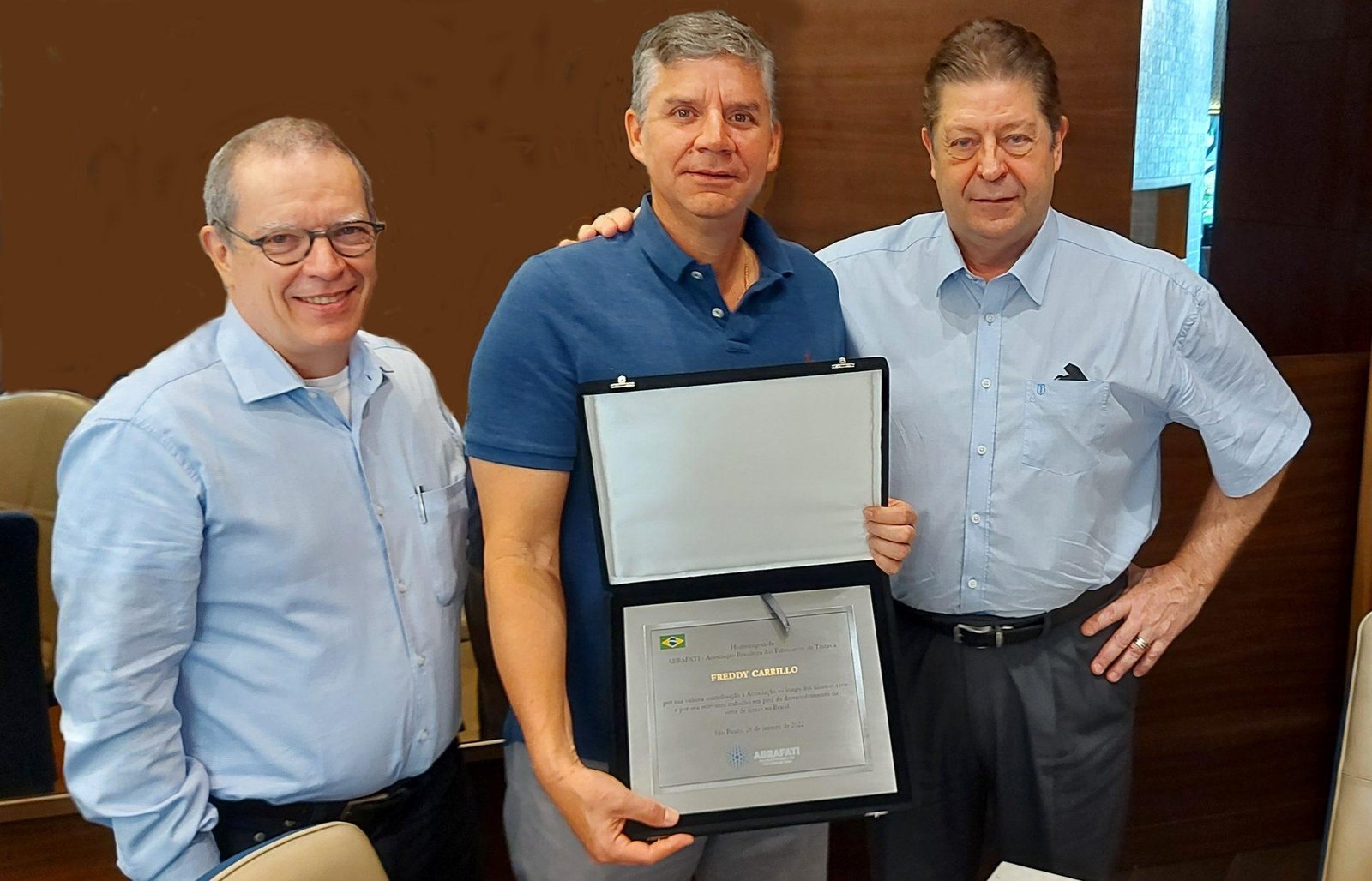 Abrafati homenageia Freddy Carrillo por sua contribuição ao setor